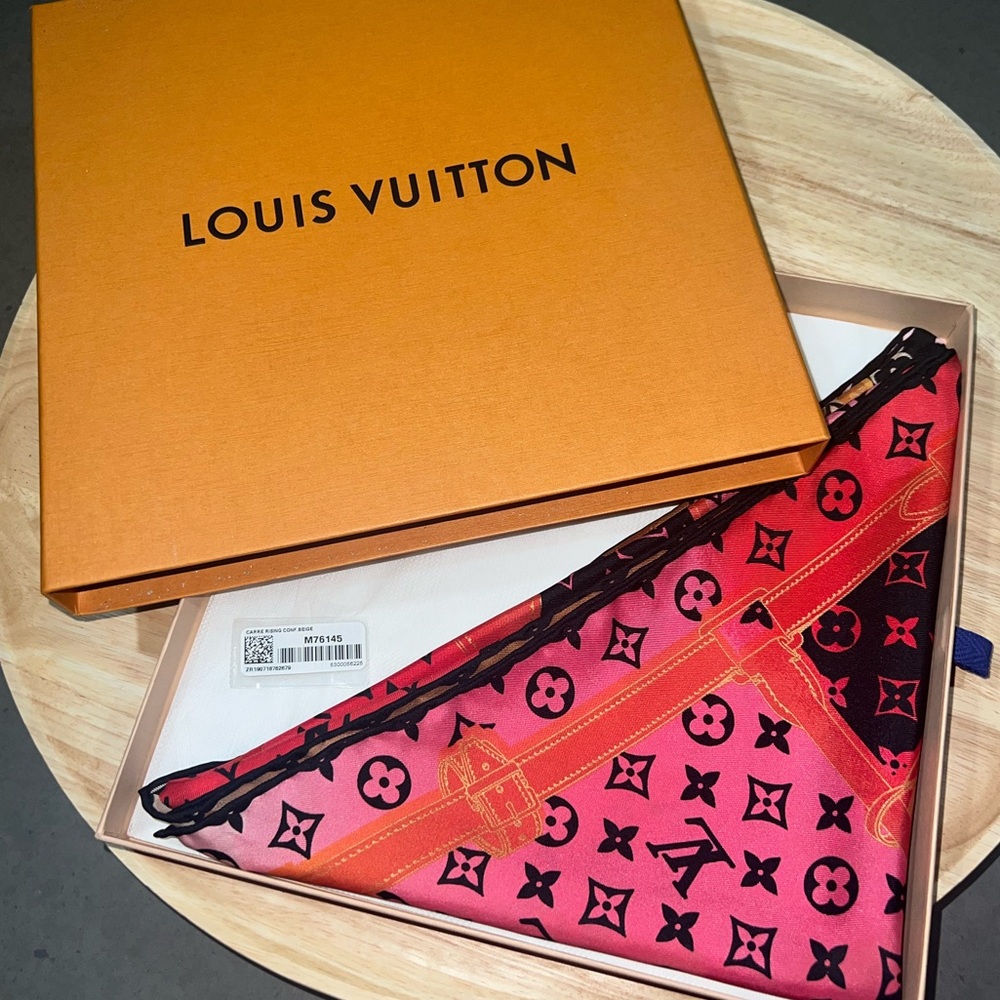 Louis Vuitton Rising Confidential Square 70 Silk Scarf M76145